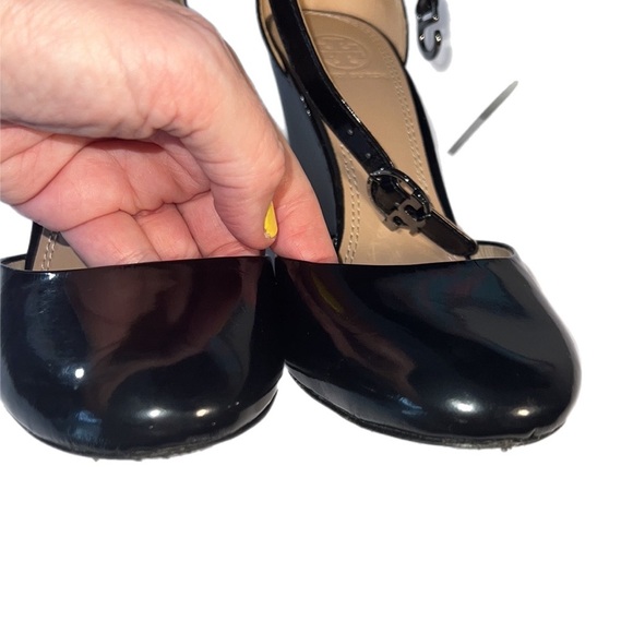 Tory Burch Thames Wedge Patent Leather Black Ankle Strap Closed Toe Heel 8.5 - Picture 5 of 9